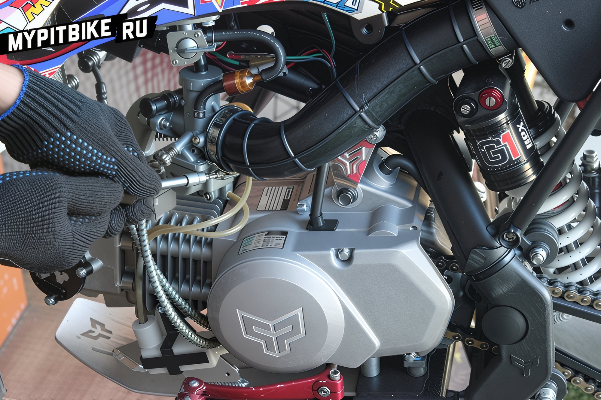 Loosening the air duct clamp