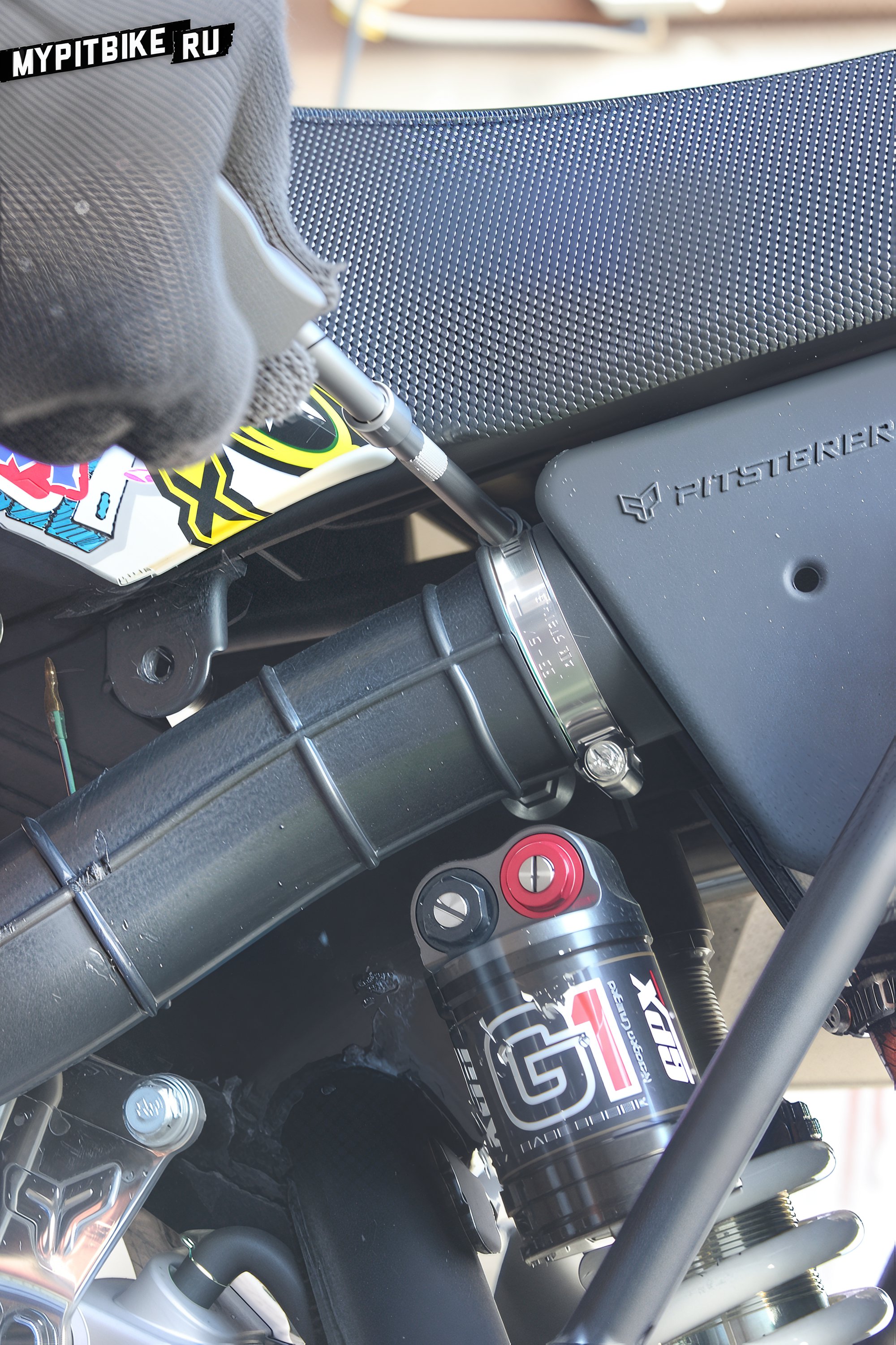 Unscrewing the filter box